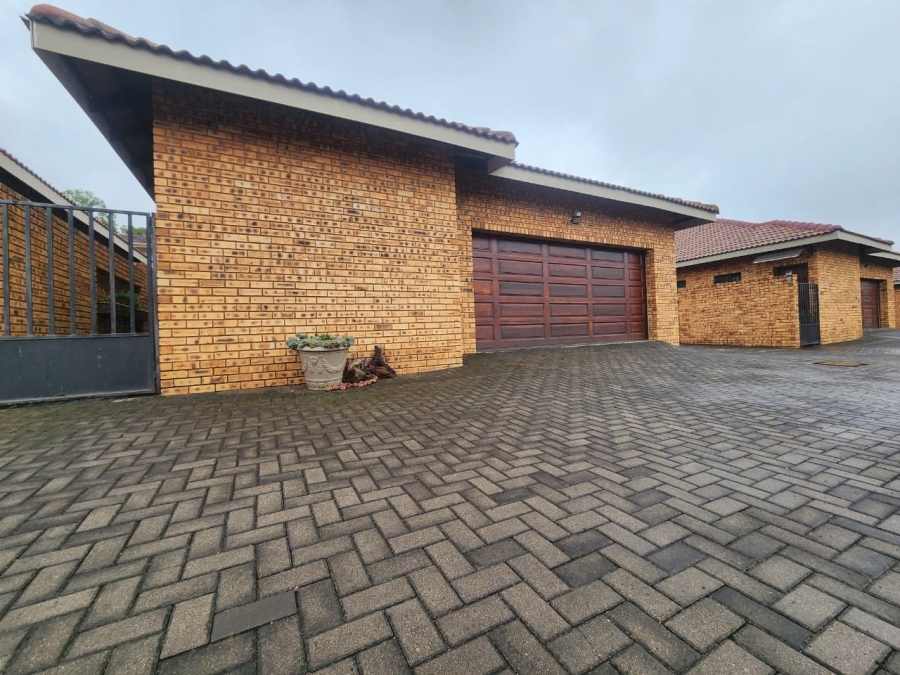 3 Bedroom Property for Sale in New Redruth Gauteng