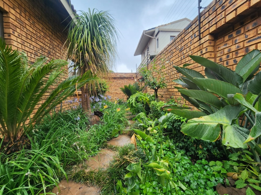 3 Bedroom Property for Sale in New Redruth Gauteng
