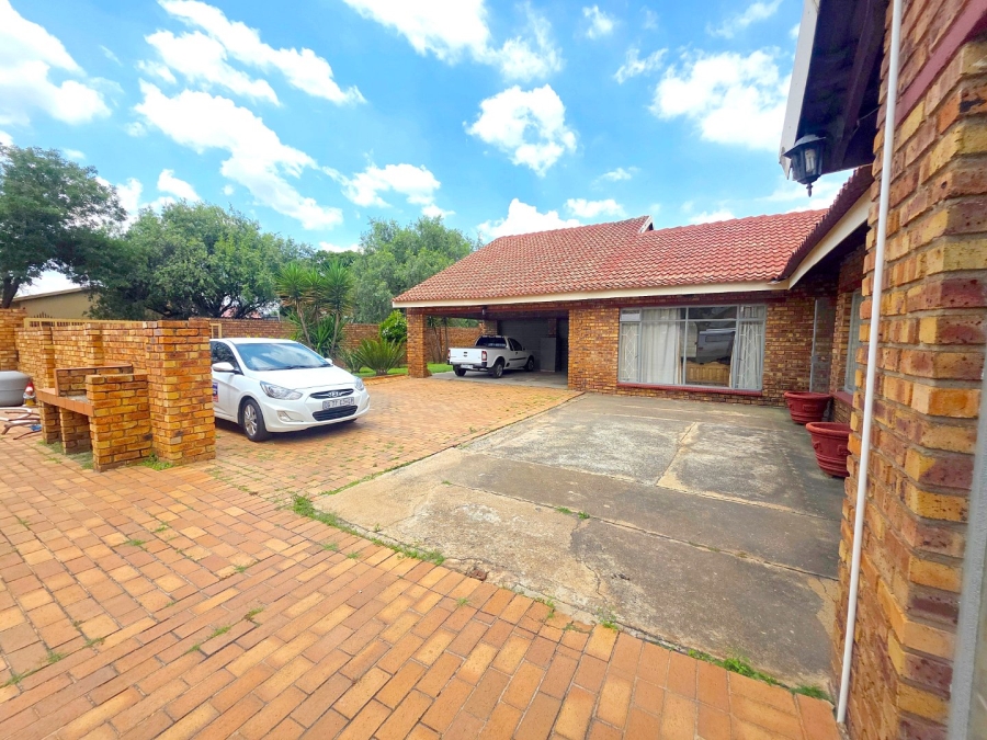 4 Bedroom Property for Sale in Impala Park Gauteng