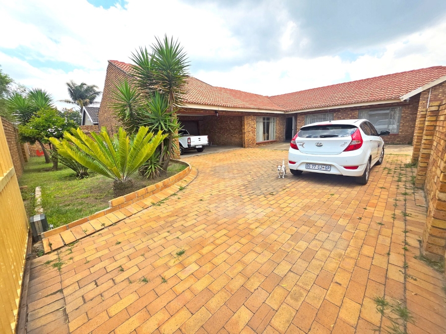 4 Bedroom Property for Sale in Impala Park Gauteng