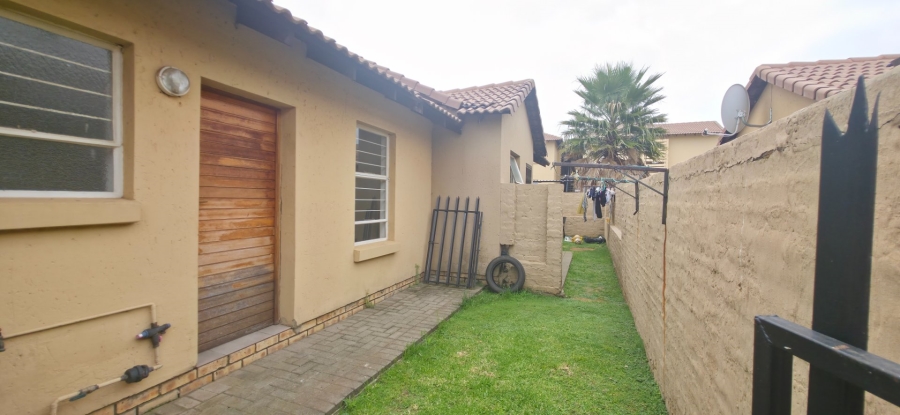 2 Bedroom Property for Sale in Albertsdal Gauteng