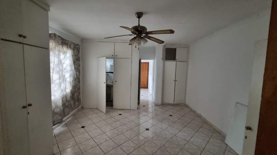  Bedroom Property for Sale in Kwaggasrand Gauteng