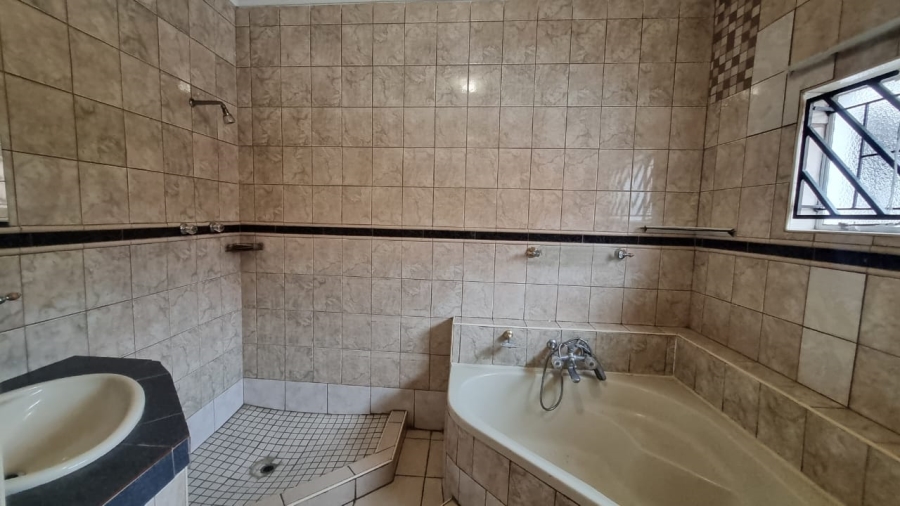  Bedroom Property for Sale in Kwaggasrand Gauteng