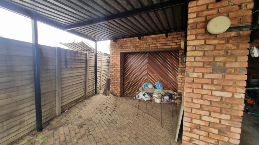  Bedroom Property for Sale in Kwaggasrand Gauteng