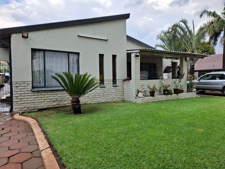 4 Bedroom Property for Sale in Hermanstad Gauteng