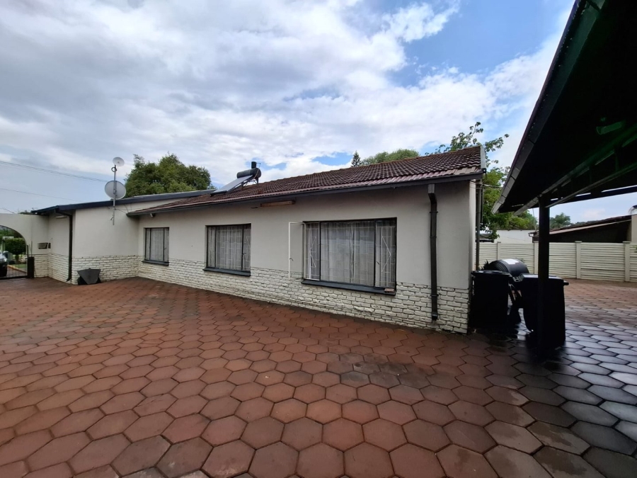 4 Bedroom Property for Sale in Hermanstad Gauteng