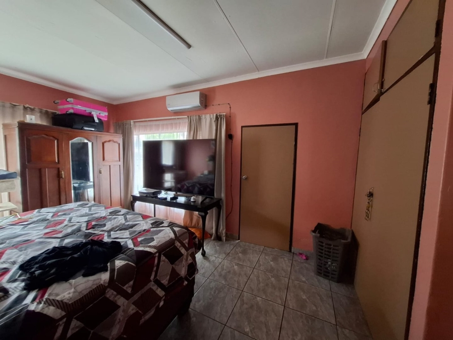 4 Bedroom Property for Sale in Hermanstad Gauteng