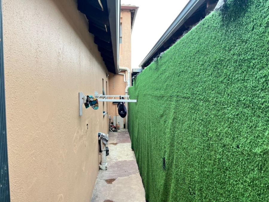 3 Bedroom Property for Sale in Clayville Gauteng