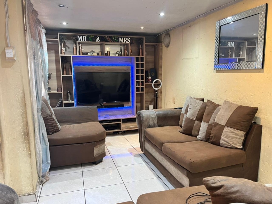 3 Bedroom Property for Sale in Clayville Gauteng