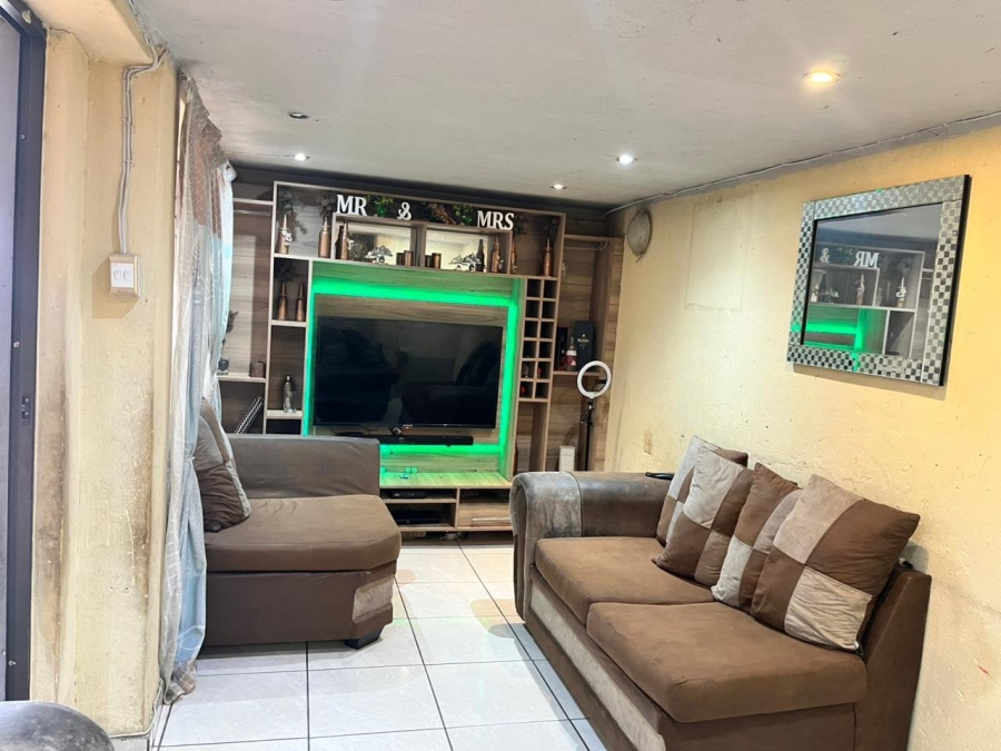 3 Bedroom Property for Sale in Clayville Gauteng