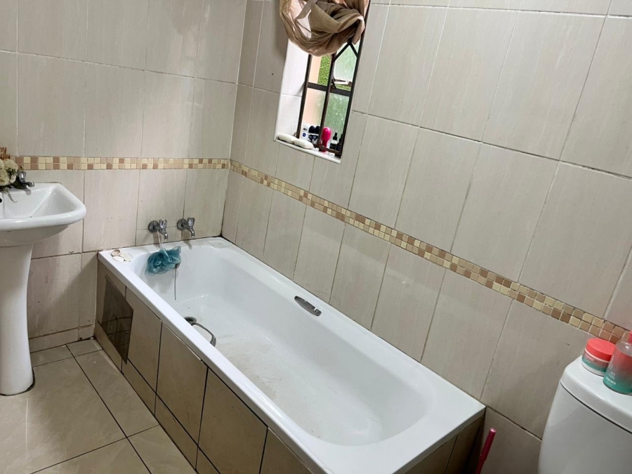 3 Bedroom Property for Sale in Clayville Gauteng