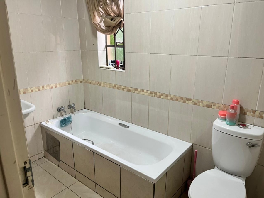 3 Bedroom Property for Sale in Clayville Gauteng
