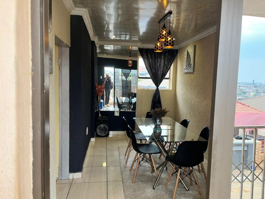 3 Bedroom Property for Sale in Clayville Gauteng