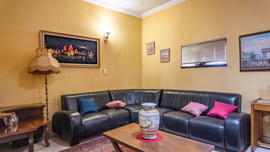 7 Bedroom Property for Sale in Zwartkop Gauteng