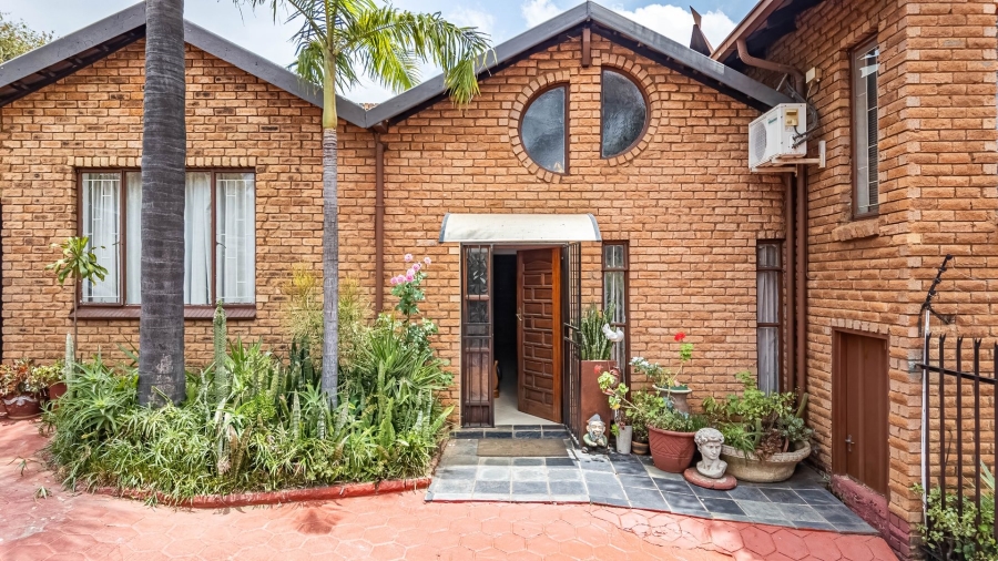 7 Bedroom Property for Sale in Zwartkop Gauteng