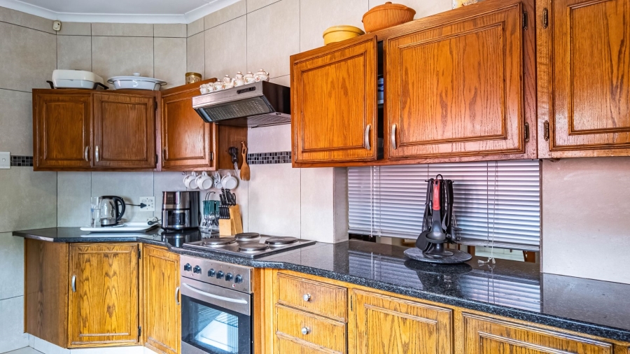 7 Bedroom Property for Sale in Zwartkop Gauteng