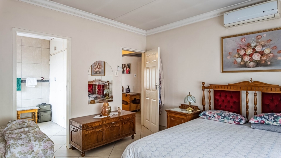 7 Bedroom Property for Sale in Zwartkop Gauteng