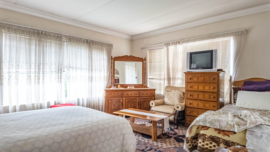 7 Bedroom Property for Sale in Zwartkop Gauteng