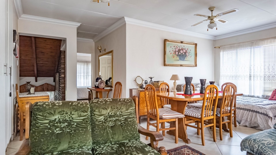 7 Bedroom Property for Sale in Zwartkop Gauteng