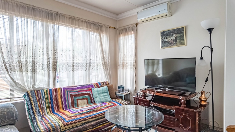 7 Bedroom Property for Sale in Zwartkop Gauteng