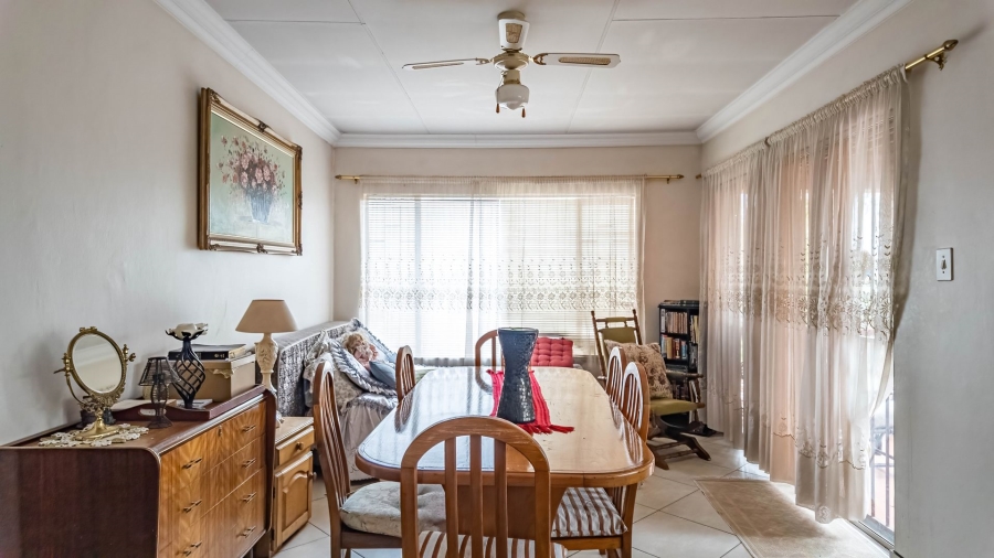 7 Bedroom Property for Sale in Zwartkop Gauteng