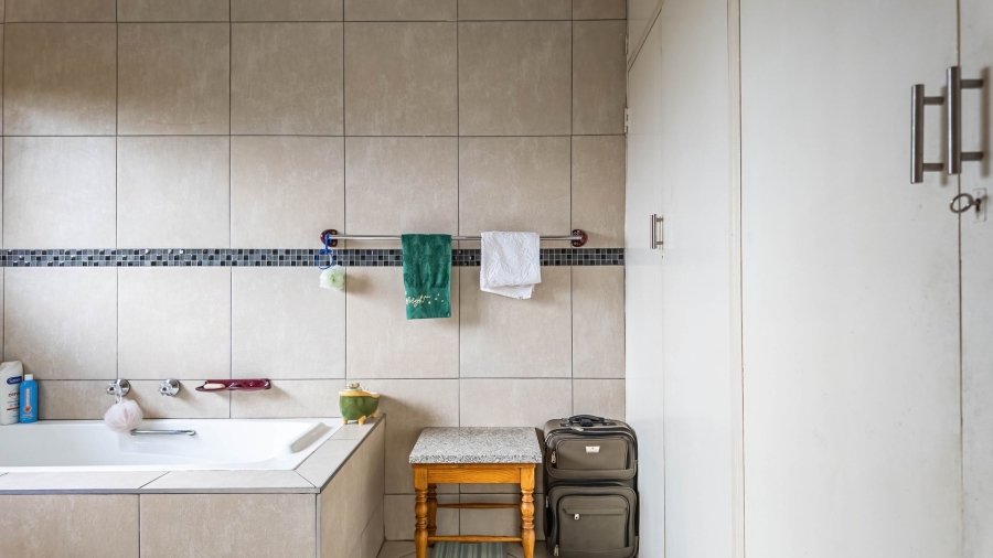 7 Bedroom Property for Sale in Zwartkop Gauteng