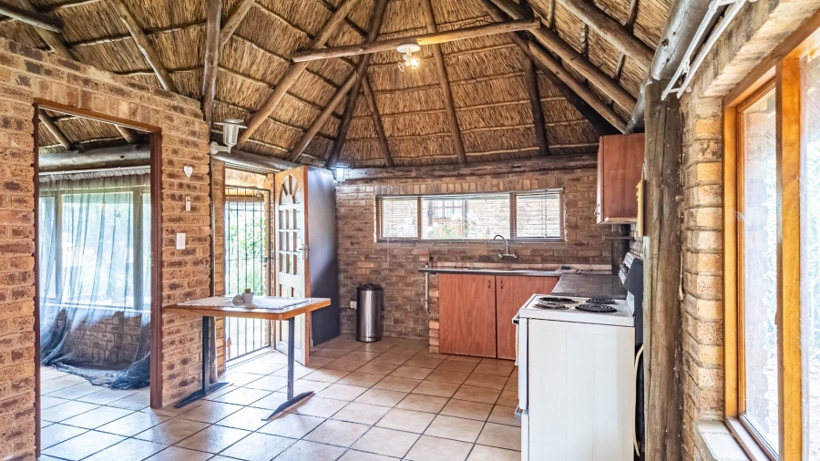 7 Bedroom Property for Sale in Zwartkop Gauteng