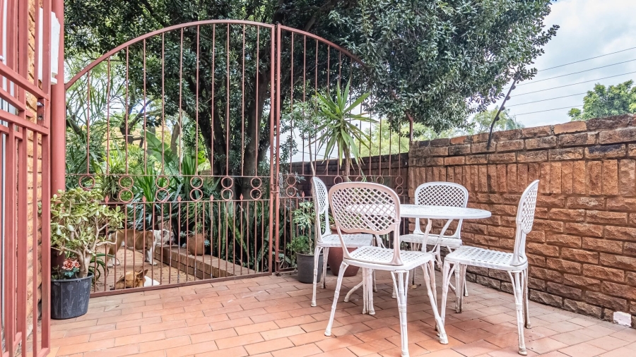 7 Bedroom Property for Sale in Zwartkop Gauteng