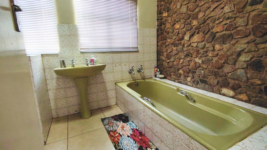 Commercial Property for Sale in Glen Donald A H Gauteng