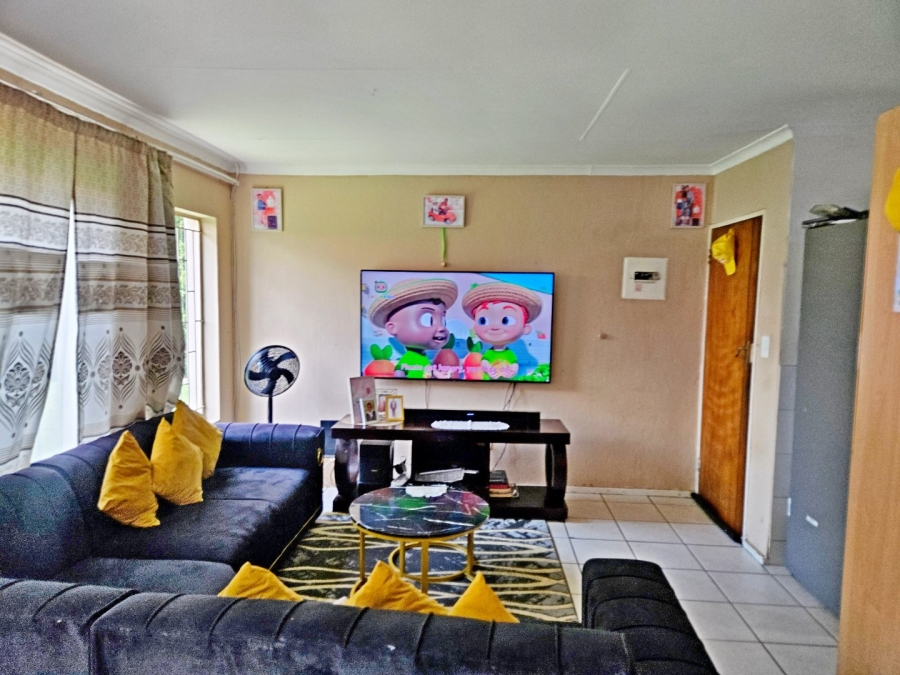 2 Bedroom Property for Sale in Rhodesfield Gauteng