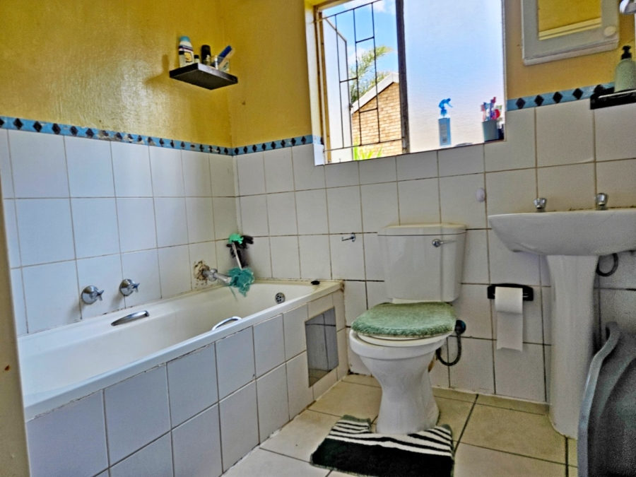 2 Bedroom Property for Sale in Rhodesfield Gauteng