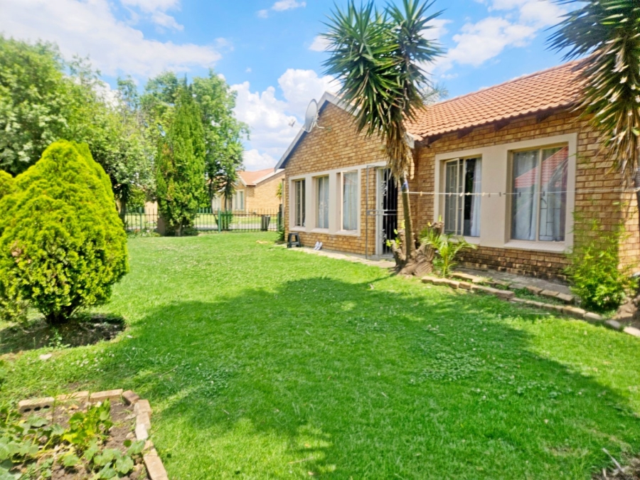 2 Bedroom Property for Sale in Rhodesfield Gauteng