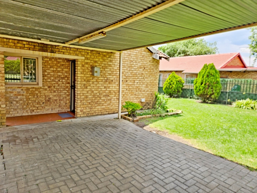 2 Bedroom Property for Sale in Rhodesfield Gauteng