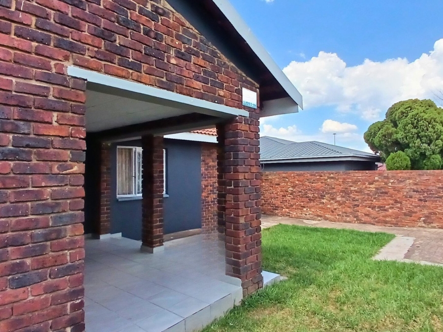 5 Bedroom Property for Sale in Reigerpark Gauteng