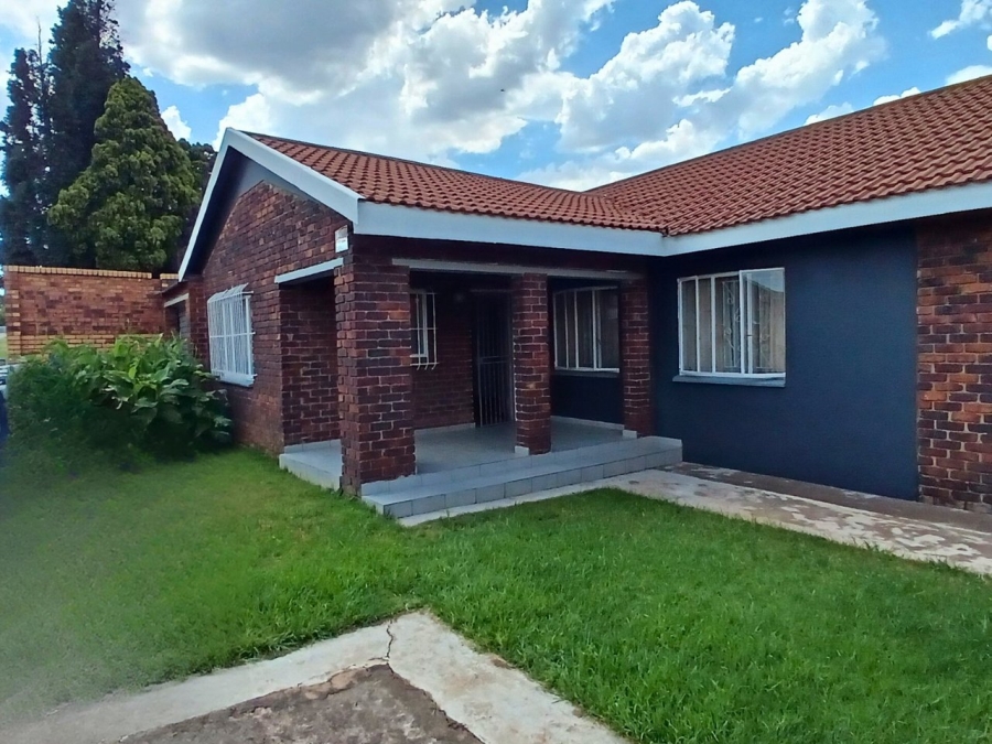 5 Bedroom Property for Sale in Reigerpark Gauteng