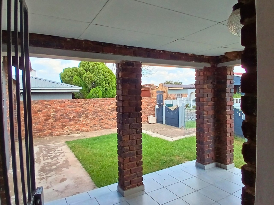 5 Bedroom Property for Sale in Reigerpark Gauteng