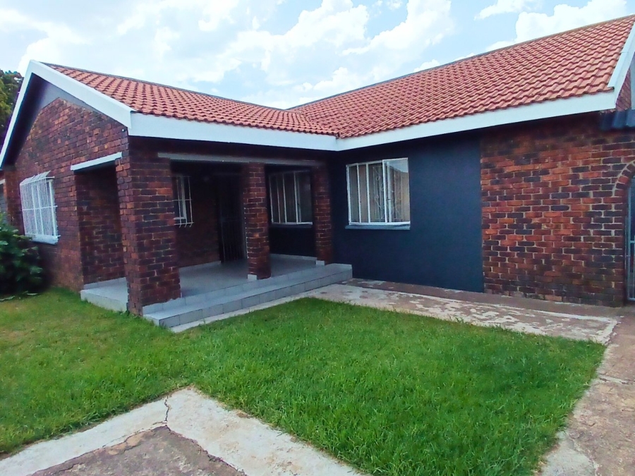 5 Bedroom Property for Sale in Reigerpark Gauteng