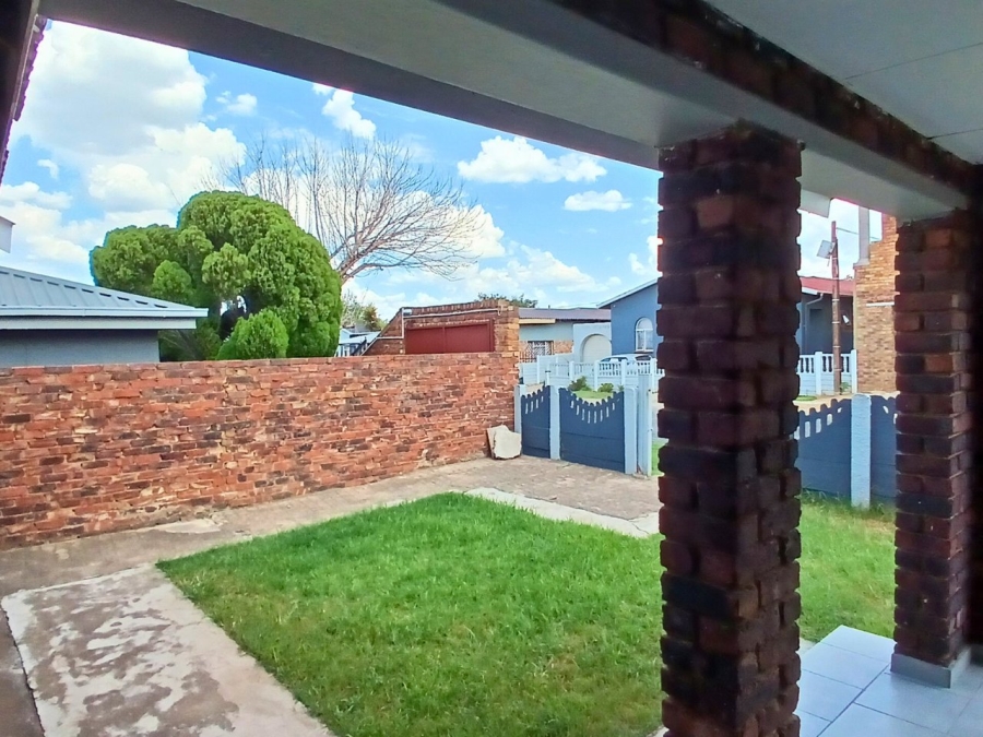 5 Bedroom Property for Sale in Reigerpark Gauteng