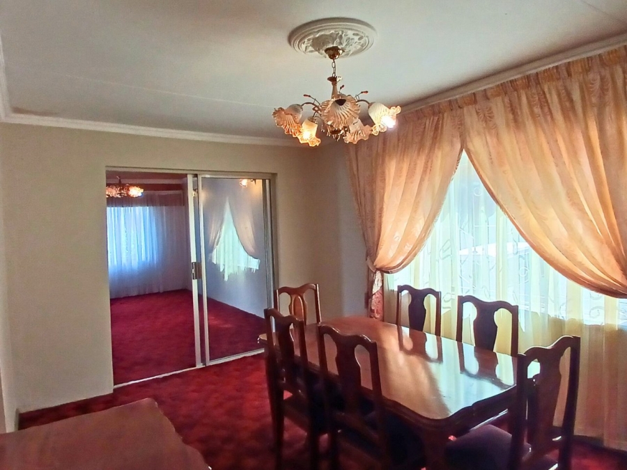 5 Bedroom Property for Sale in Reigerpark Gauteng