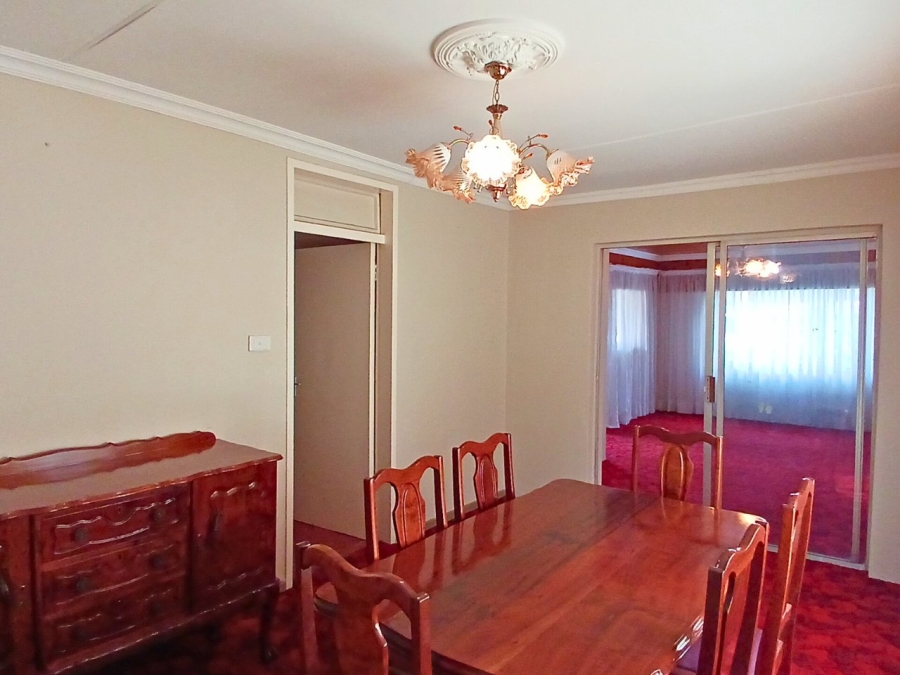 5 Bedroom Property for Sale in Reigerpark Gauteng