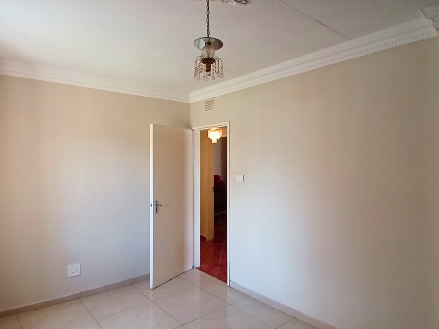 5 Bedroom Property for Sale in Reigerpark Gauteng