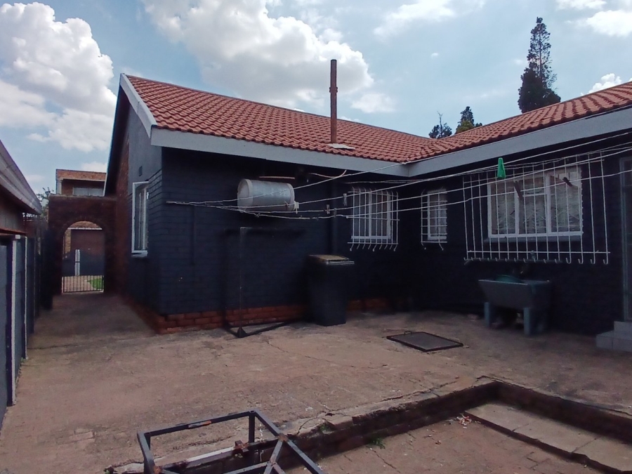 5 Bedroom Property for Sale in Reigerpark Gauteng