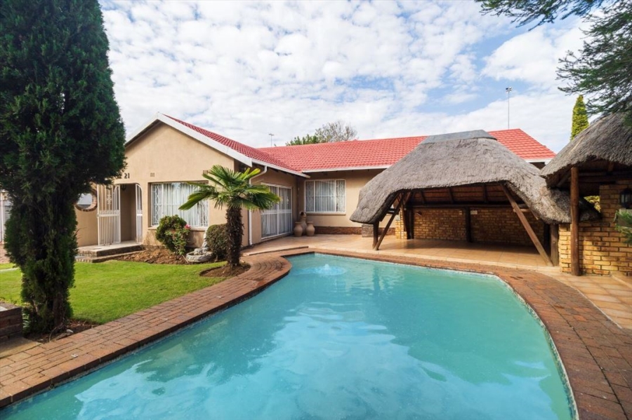 3 Bedroom Property for Sale in Bardene Gauteng