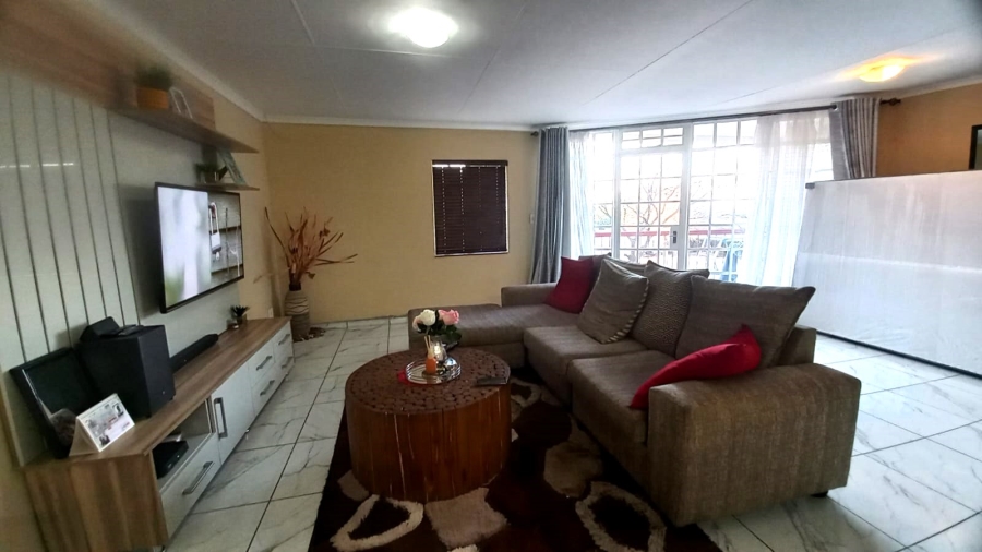 To Let 2 Bedroom Property for Rent in Noordwyk Gauteng