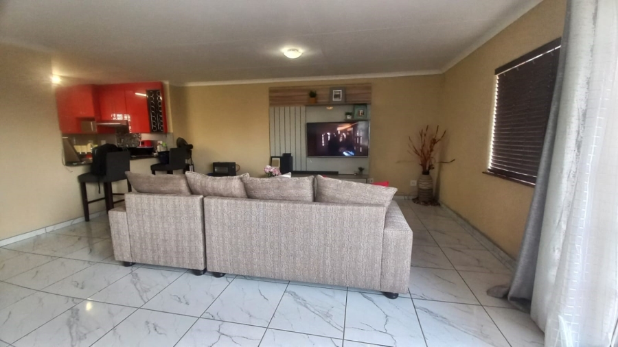 To Let 2 Bedroom Property for Rent in Noordwyk Gauteng