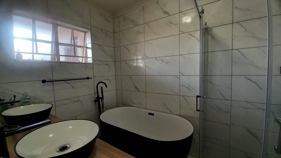 To Let 2 Bedroom Property for Rent in Noordwyk Gauteng