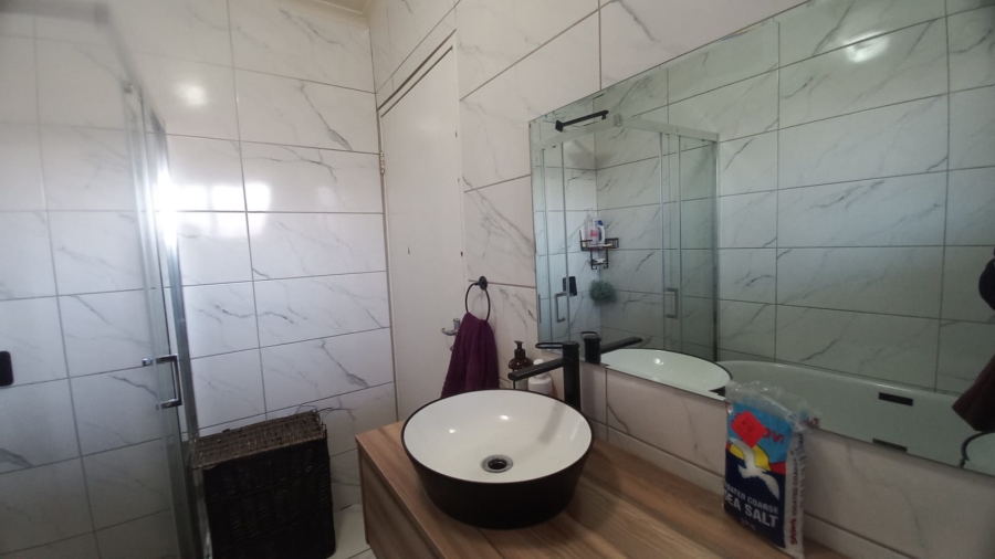 To Let 2 Bedroom Property for Rent in Noordwyk Gauteng