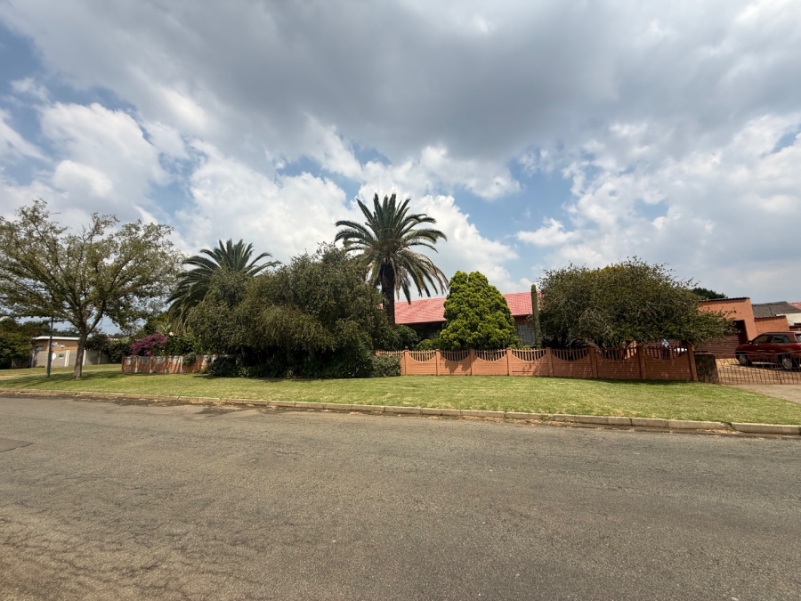 5 Bedroom Property for Sale in Elspark Gauteng