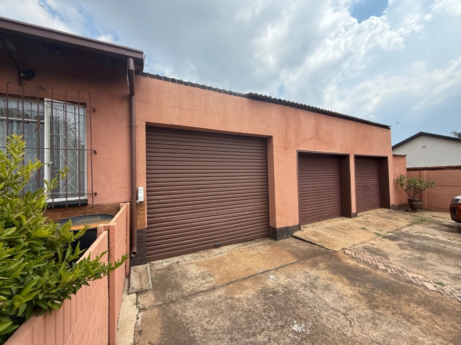 5 Bedroom Property for Sale in Elspark Gauteng