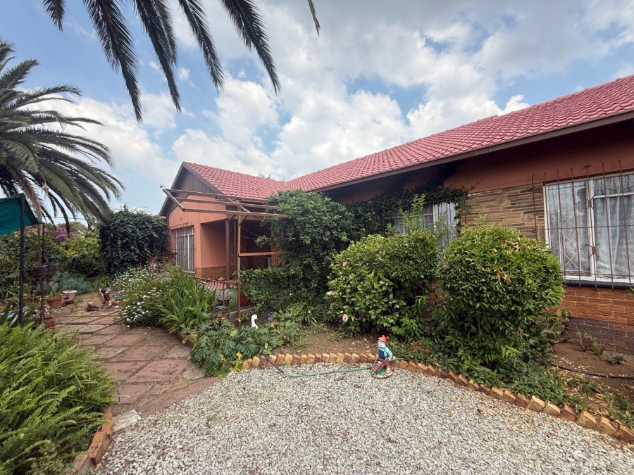 5 Bedroom Property for Sale in Elspark Gauteng